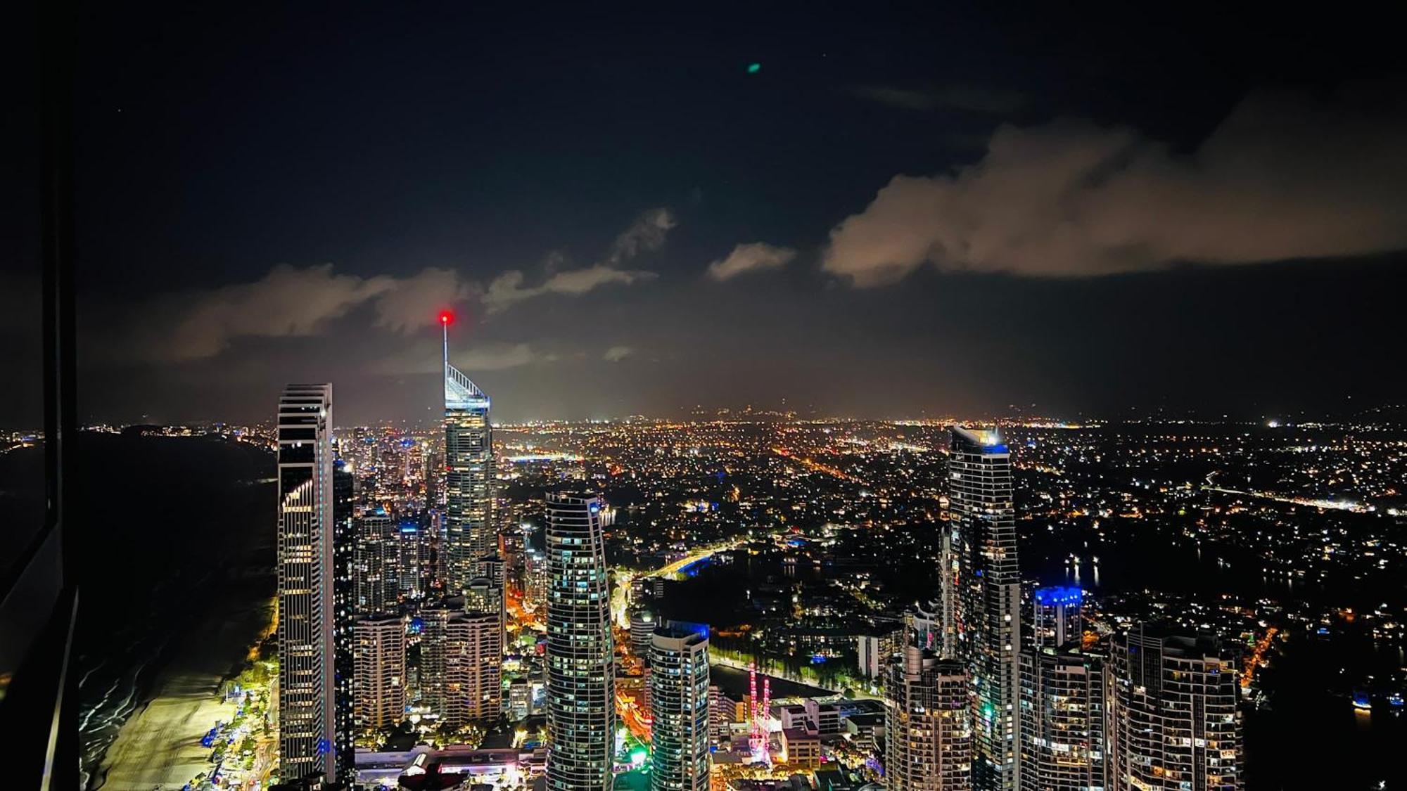 Oceanfront Retreat Serene Views Walk To The Gold Coast