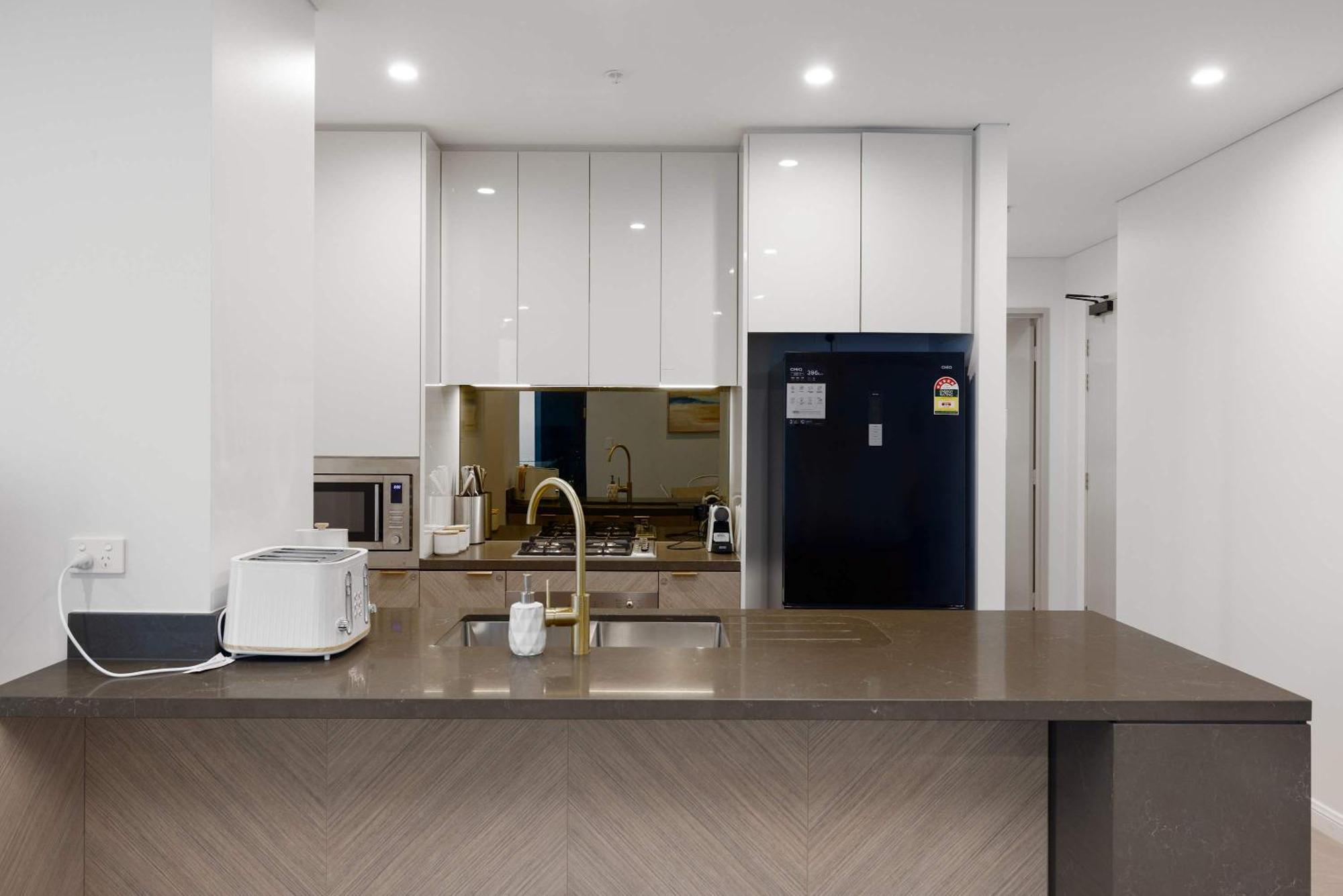 Apartment Oceanfront Retreat Serene Views Walk To The Gold Coast